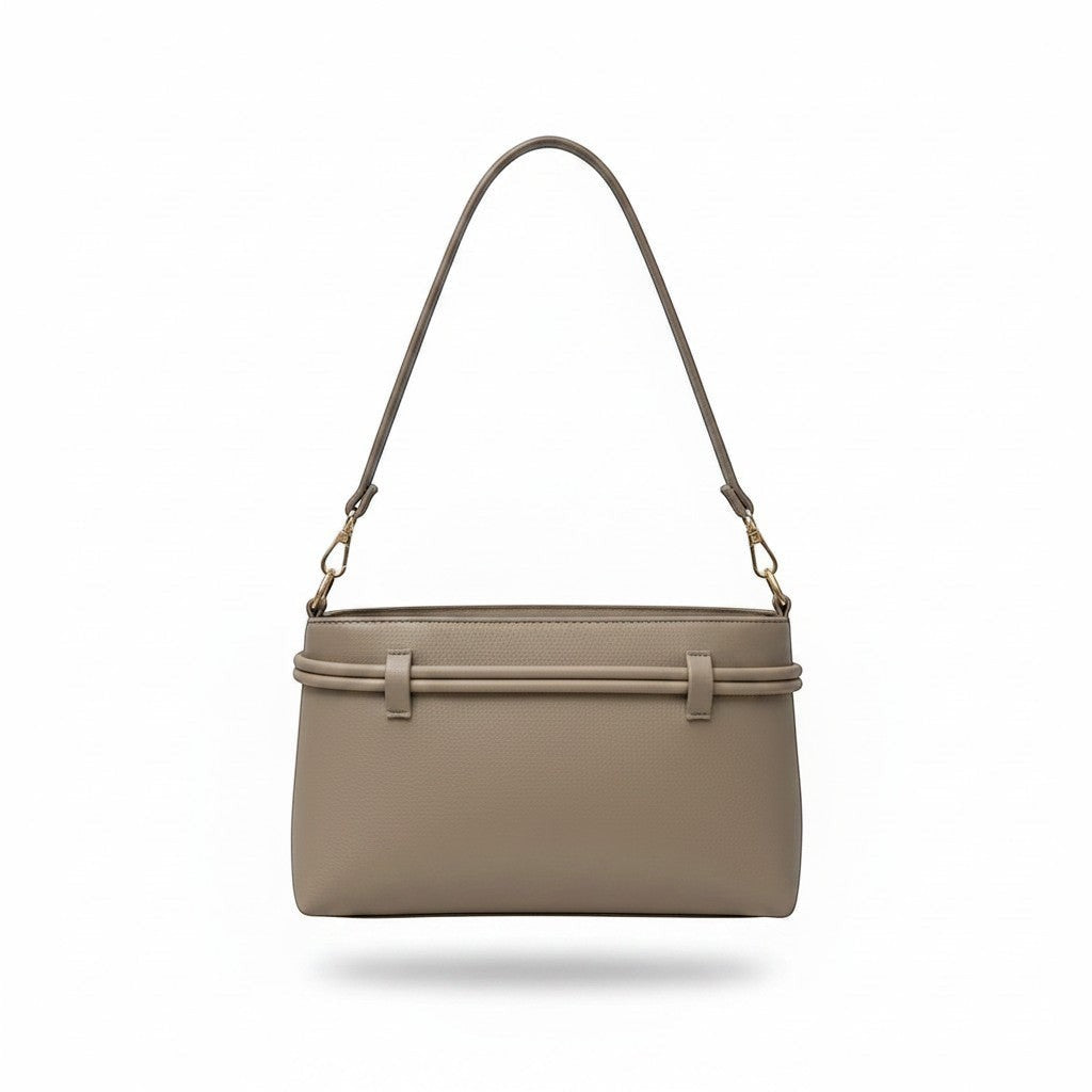 MiRA axelremsväska i beige veganskt läder med stilren design och guldfärgade detaljer.