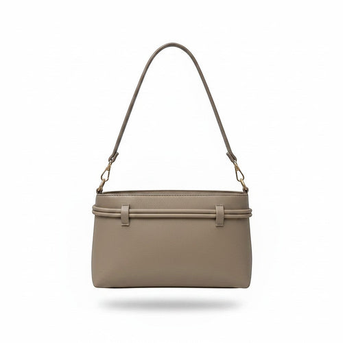 MiRA axelremsväska i beige veganskt läder med stilren design och guldfärgade detaljer.