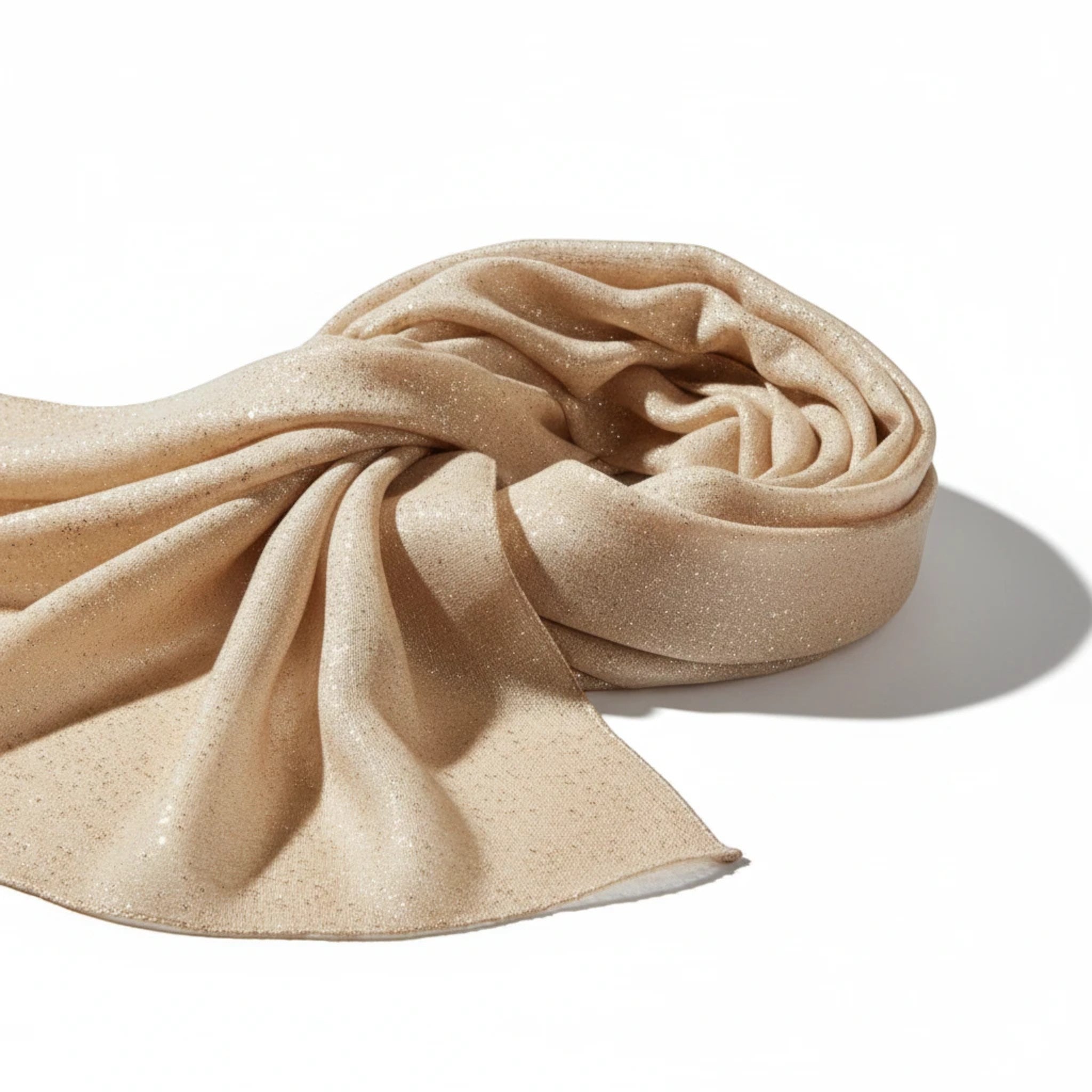 MiRA beige sjal i polyester med glittriga detaljer, perfekt för bröllop och festliga tillfällen.