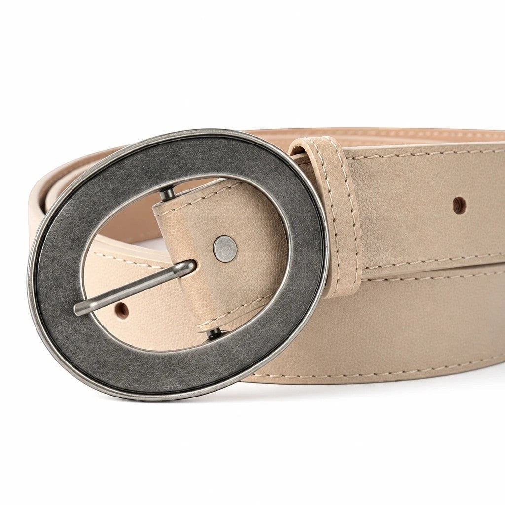 MiRA beige skärp i veganskt läder med ovalt silverfärgat spänne i klassisk design