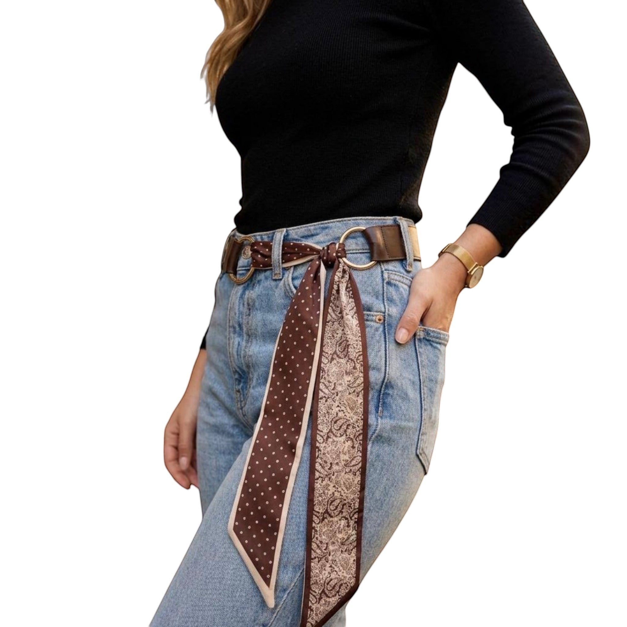 MiRA brunt skärp i veganskt läder med dekorativ mönstrad scarfdetalj buret i ljusa jeans