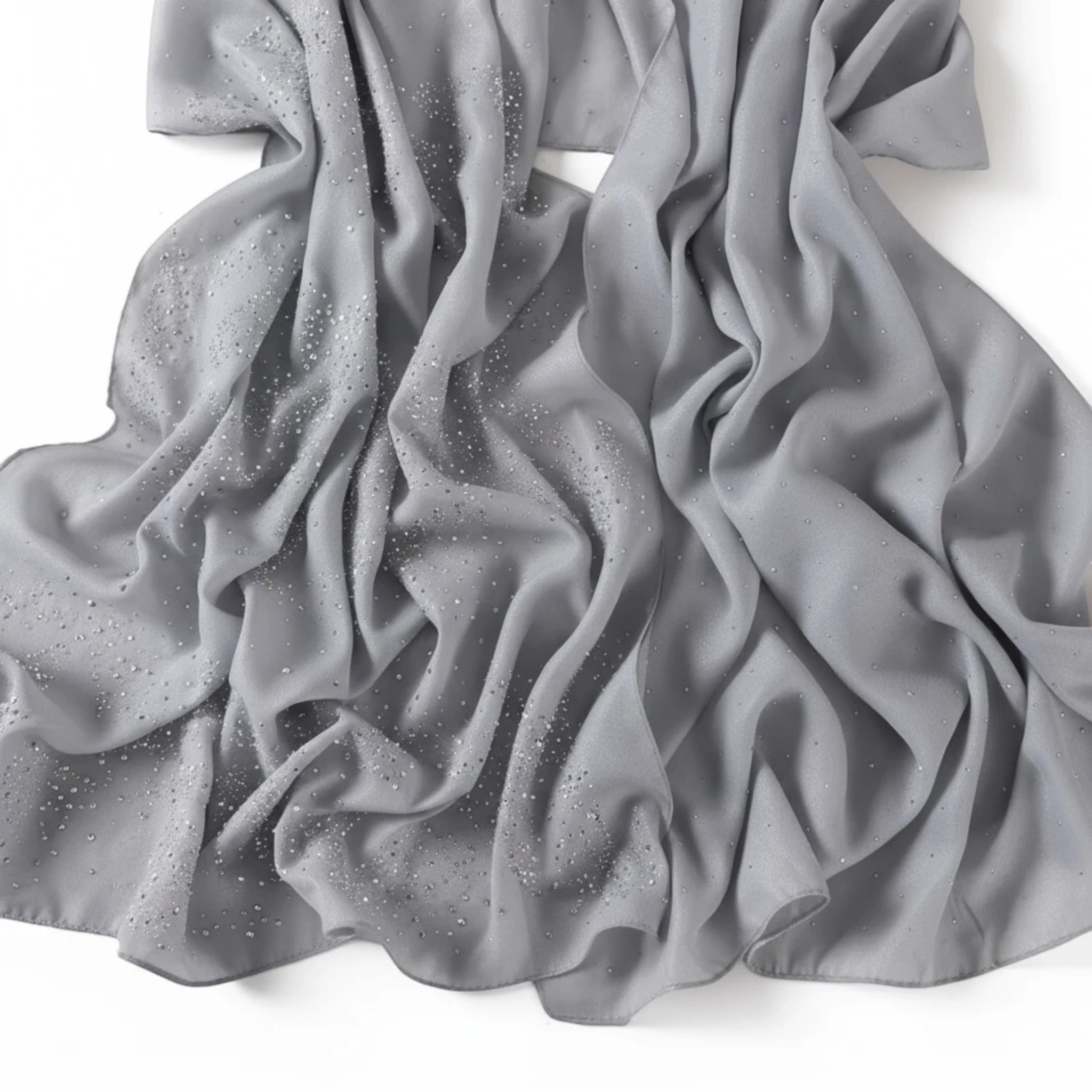 MiRA grå festlig sjal i polyester med subtila glittrande detaljer, perfekt för bröllop och aftonklädsel.