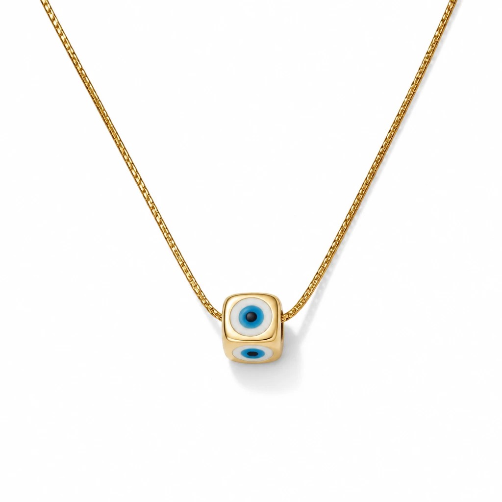 MiRA guldhalsband i rostfritt stål med en fyrkantig nazar boncugu evil eye-berlock på en tunn kedja.