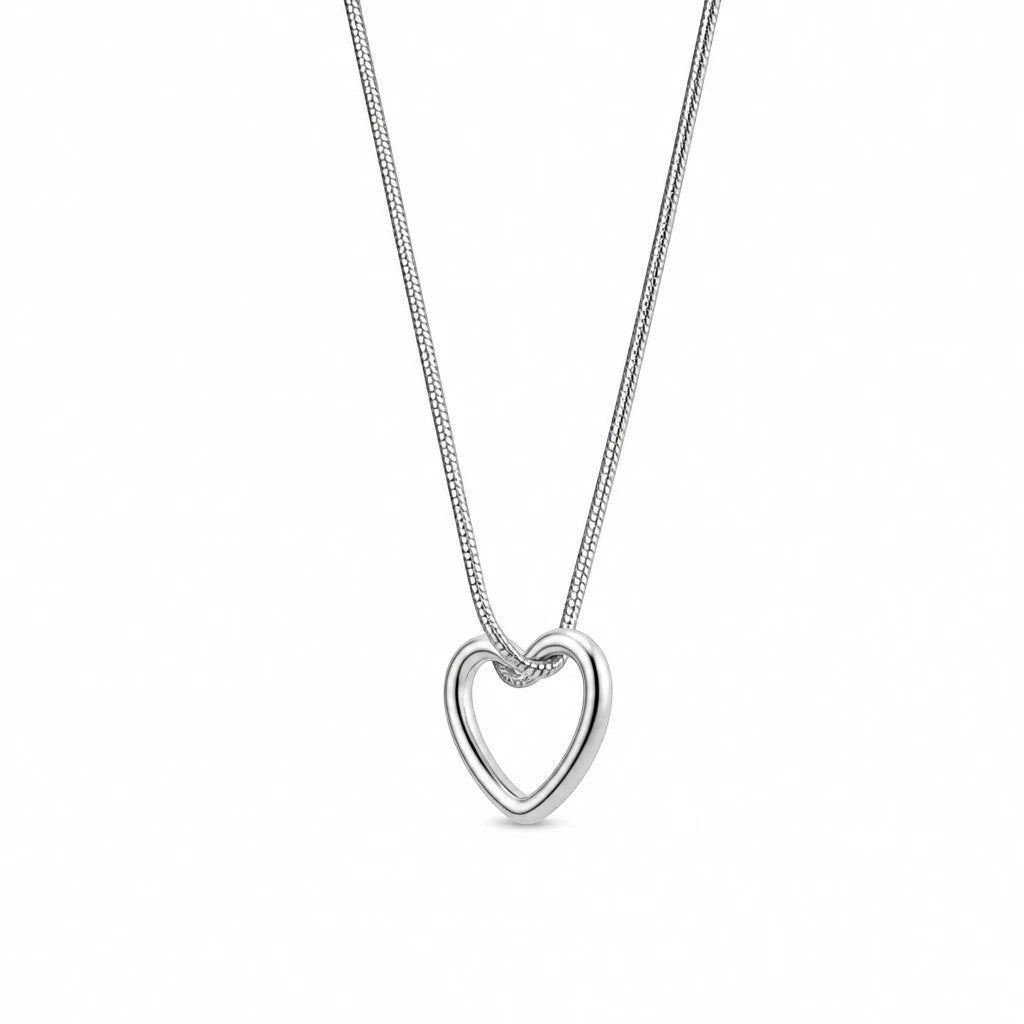 mira elegant halsband med öppet hjärtformat hänge i blank silverfärg och klassisk ormlänk.