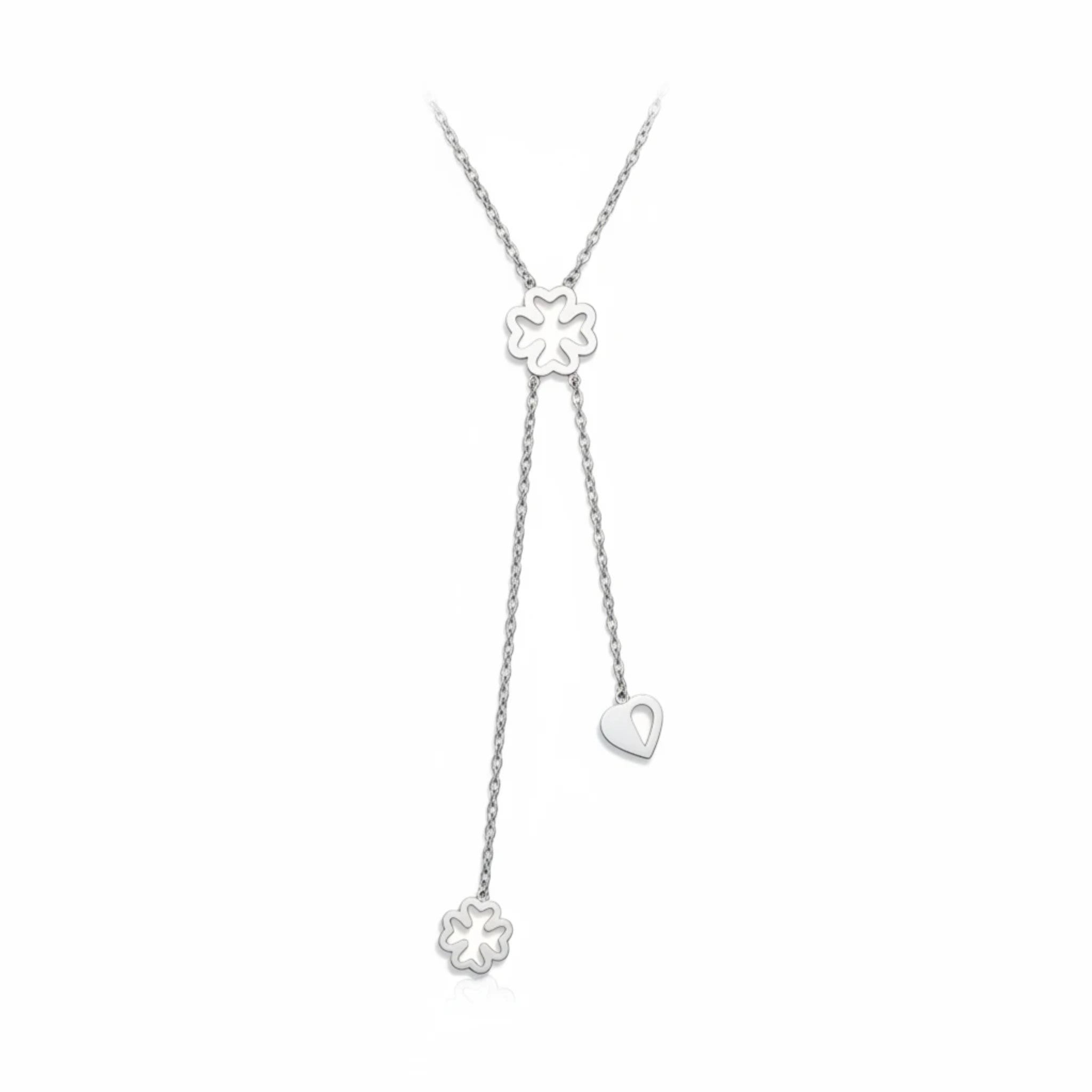 MiRA halsband i rostfritt stål med justerbar kedja, dekorerat med utskurna blom- och hjärtberlocker i silverfärg.