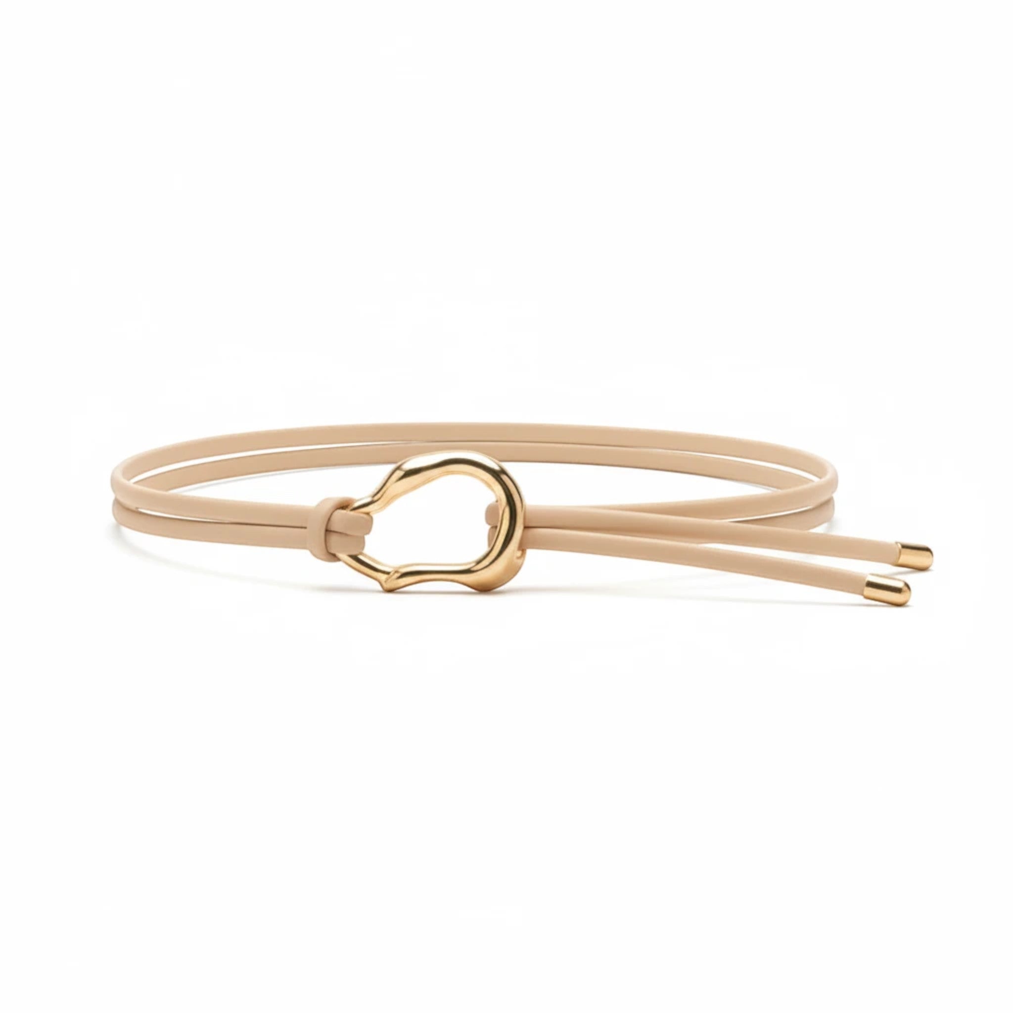 MiRA ljusbeige knytbälte i veganskt läder med ett elegant guldfärgat dekorativt spänne och metalländar.