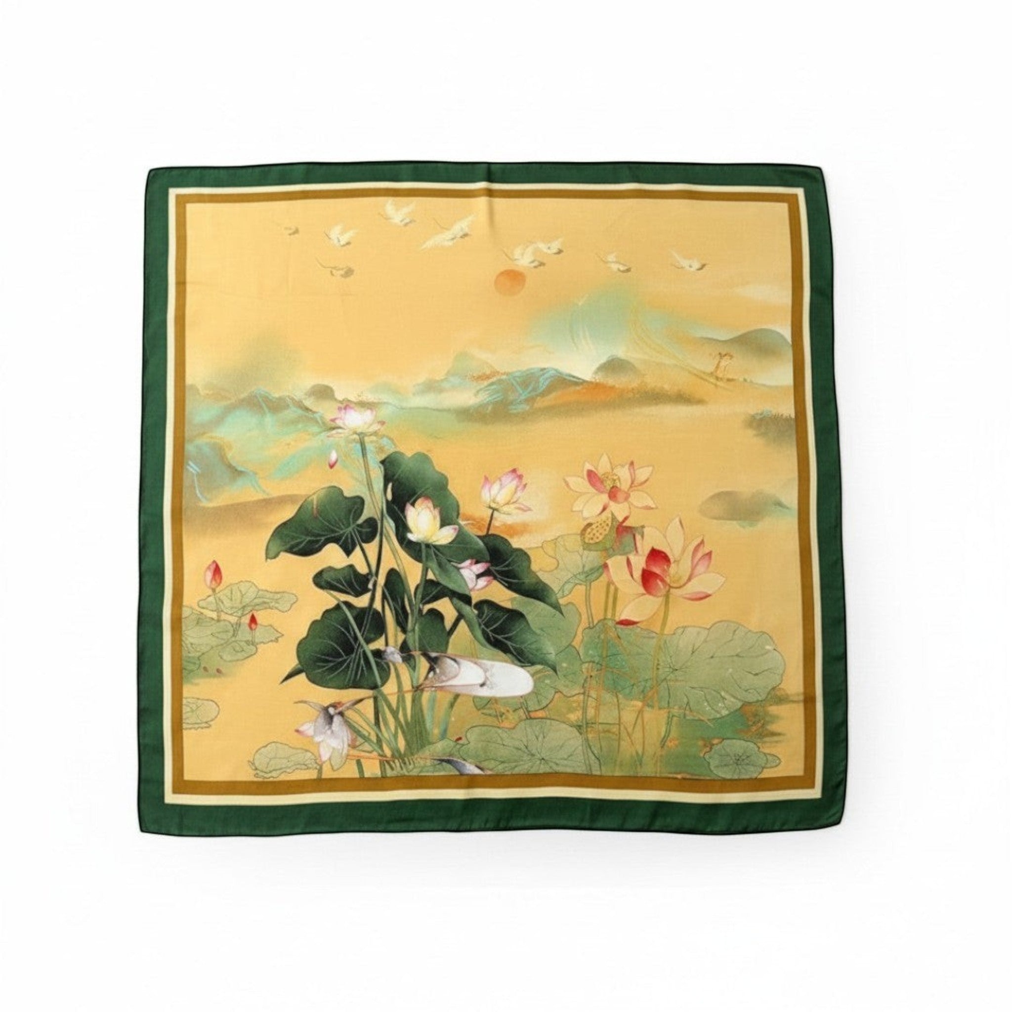 MiRA mönstrad scarf i sidenliknande polyester med lotusblommor och landskapsmotiv i gult, grönt och rosa