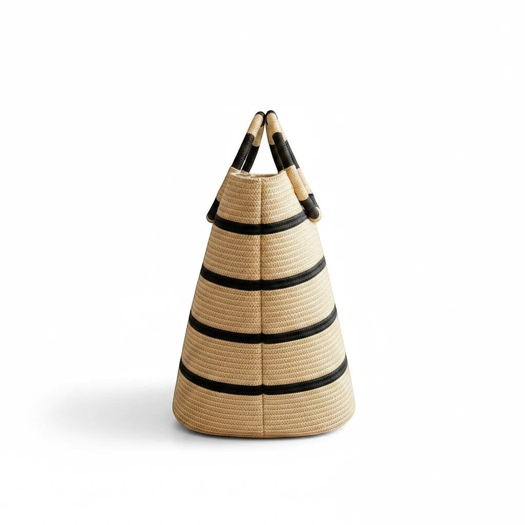 MiRA strandväska i beige och svart med horisontella ränder, 38x28 cm, perfekt för sommarens utflykter.