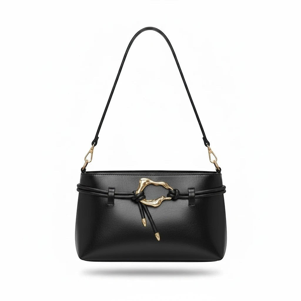 MiRA elegant svart axelremsväska i faux läder med guldfärgad detalj och minimalistisk design.