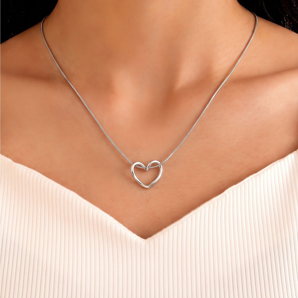Silver Halsband Med Hjärtformat Hänge